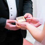 Jak bezpiecznie i elegancko zapakować prezent pieniężny na ślub?