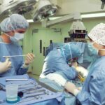 Warszawscy chirurdzy przeprowadzający endoskopowe operacje kręgosłupa