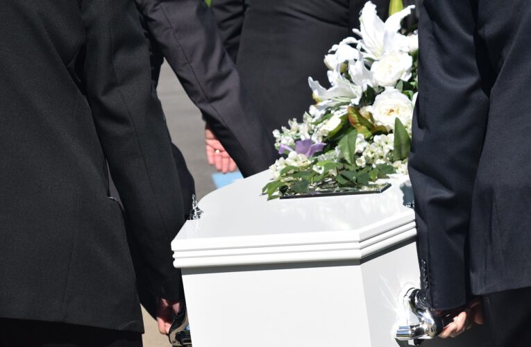 Usługi pogrzebowe Katowice – jakie wydatki należy uwzględnić podczas organizacji pochówku?
